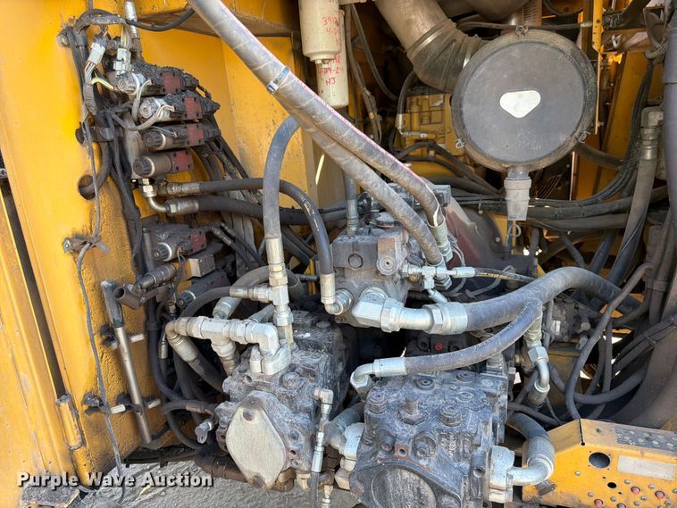 image for item FK0206 Weiler E1250 material transfer vehicle
