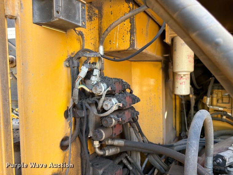 image for item FK0206 Weiler E1250 material transfer vehicle