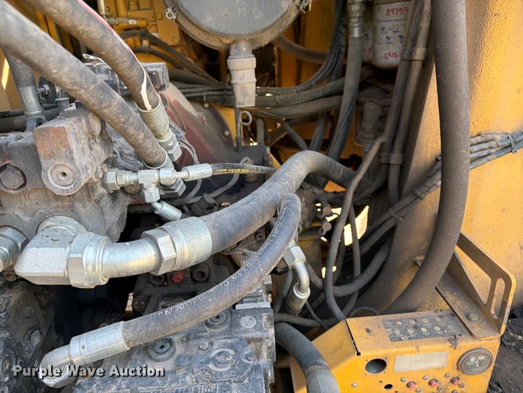 image for item FK0206 Weiler E1250 material transfer vehicle