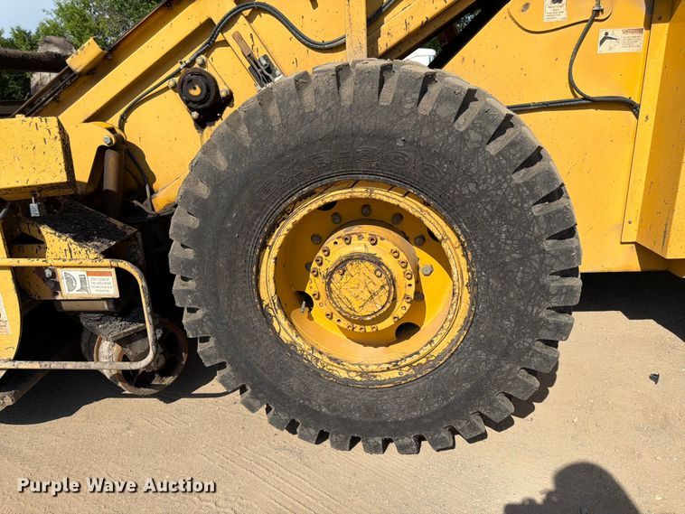 image for item FK0206 Weiler E1250 material transfer vehicle