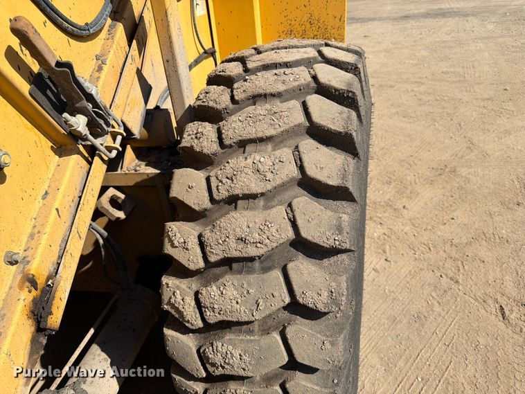 image for item FK0206 Weiler E1250 material transfer vehicle