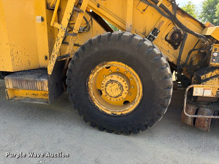image for item FK0206 Weiler E1250 material transfer vehicle
