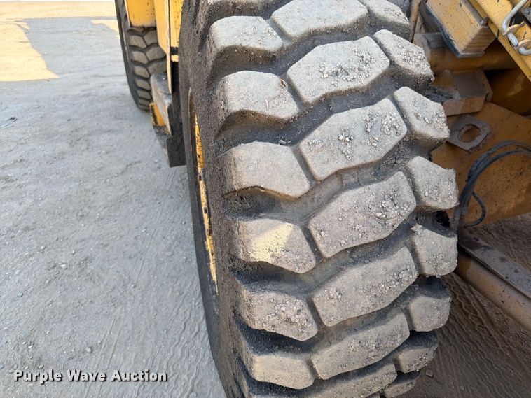 image for item FK0206 Weiler E1250 material transfer vehicle