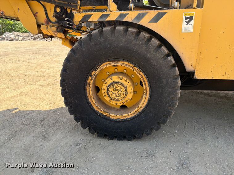 image for item FK0206 Weiler E1250 material transfer vehicle