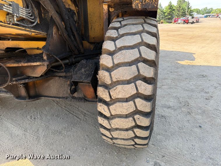 image for item FK0206 Weiler E1250 material transfer vehicle