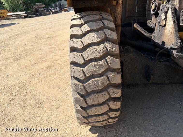 image for item FK0206 Weiler E1250 material transfer vehicle