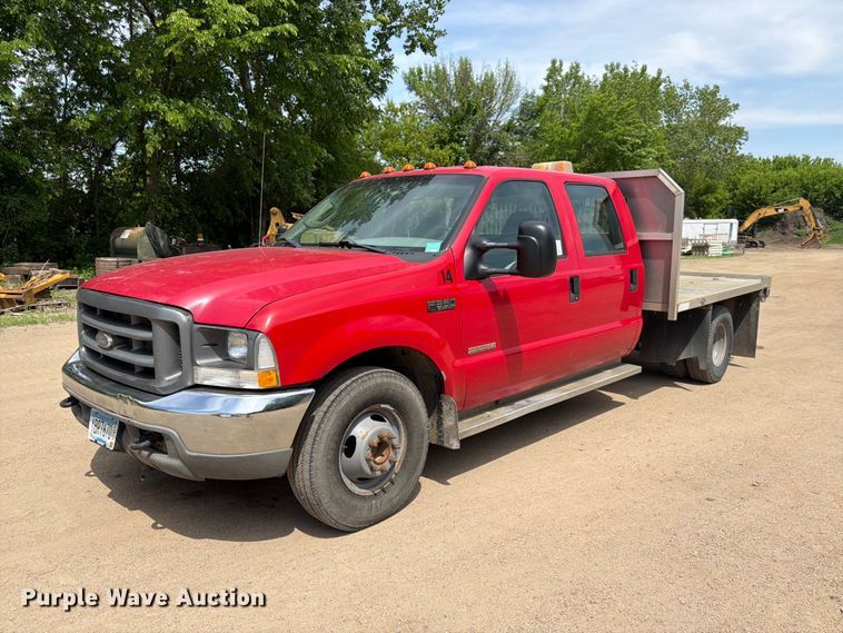 2004 Ford F350 Super Duty Crew Cab flatbed pickup truck