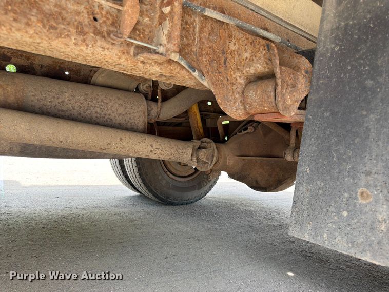 image for item FK0210 2004 Ford F350 Super Duty Crew Cab flatbed pickup truck