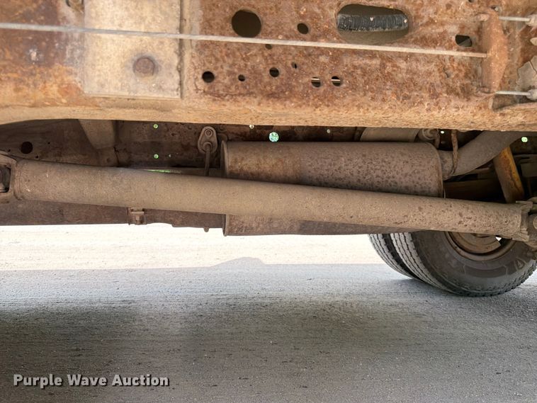 image for item FK0210 2004 Ford F350 Super Duty Crew Cab flatbed pickup truck