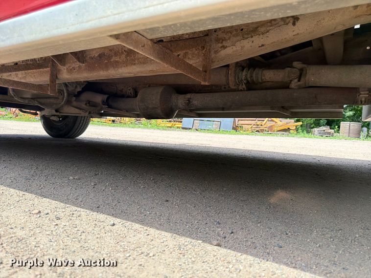 image for item FK0210 2004 Ford F350 Super Duty Crew Cab flatbed pickup truck