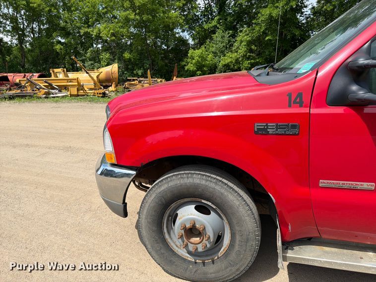 image for item FK0210 2004 Ford F350 Super Duty Crew Cab flatbed pickup truck