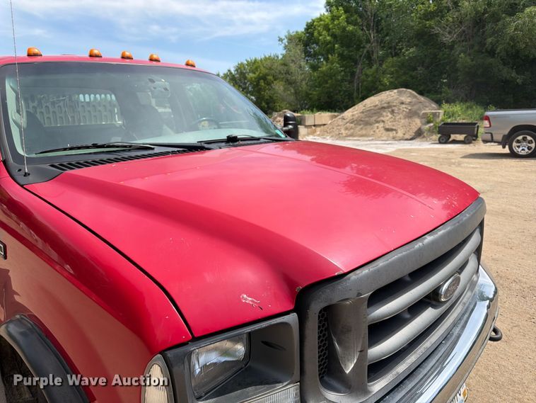 image for item FK0210 2004 Ford F350 Super Duty Crew Cab flatbed pickup truck