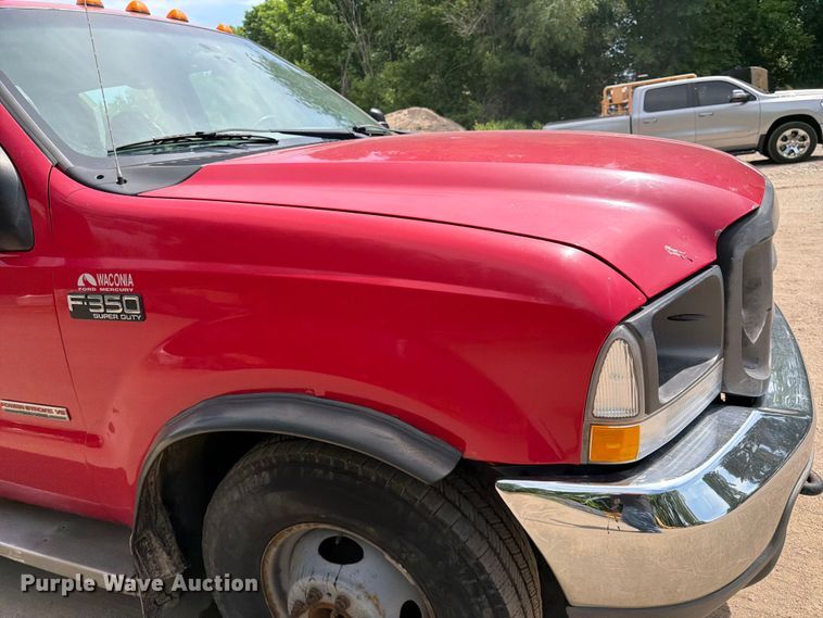 image for item FK0210 2004 Ford F350 Super Duty Crew Cab flatbed pickup truck