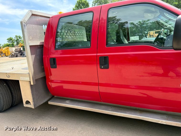 image for item FK0210 2004 Ford F350 Super Duty Crew Cab flatbed pickup truck