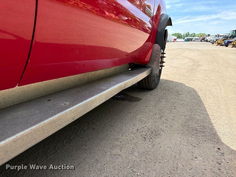 image for item FK0210 2004 Ford F350 Super Duty Crew Cab flatbed pickup truck