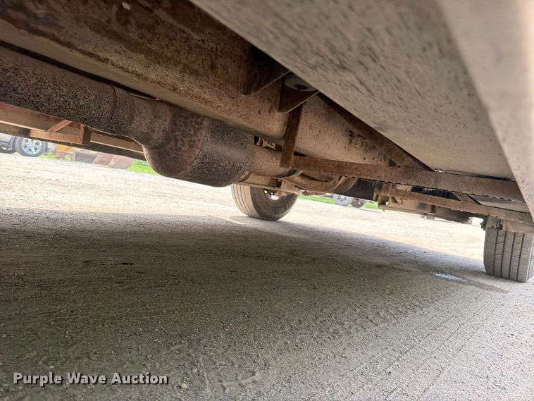 image for item FK0210 2004 Ford F350 Super Duty Crew Cab flatbed pickup truck