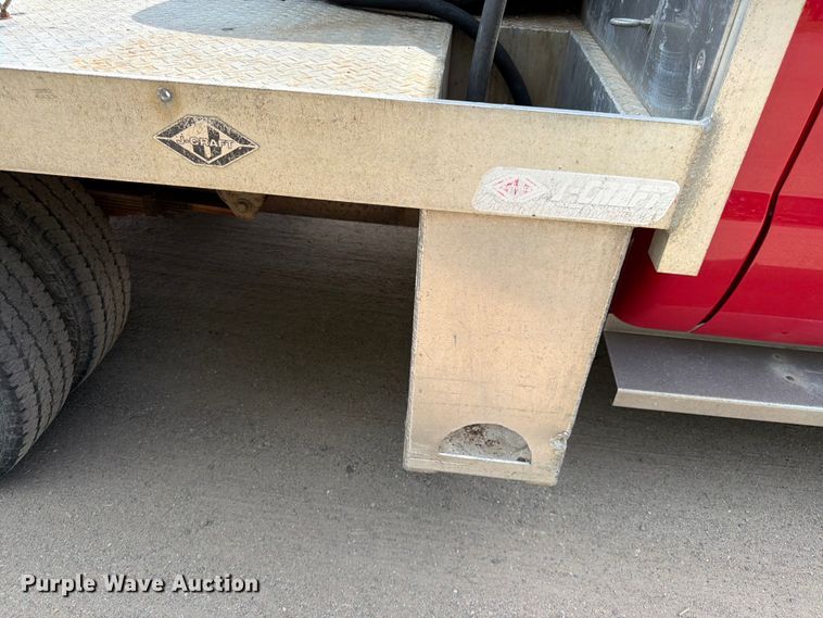 image for item FK0210 2004 Ford F350 Super Duty Crew Cab flatbed pickup truck