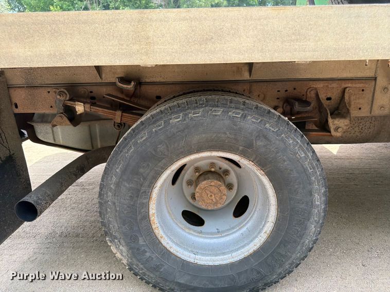 image for item FK0210 2004 Ford F350 Super Duty Crew Cab flatbed pickup truck