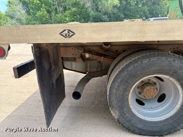 image for item FK0210 2004 Ford F350 Super Duty Crew Cab flatbed pickup truck
