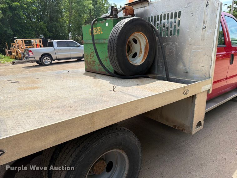 image for item FK0210 2004 Ford F350 Super Duty Crew Cab flatbed pickup truck