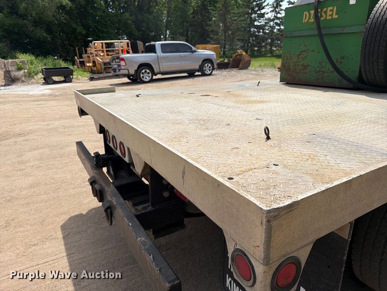 image for item FK0210 2004 Ford F350 Super Duty Crew Cab flatbed pickup truck