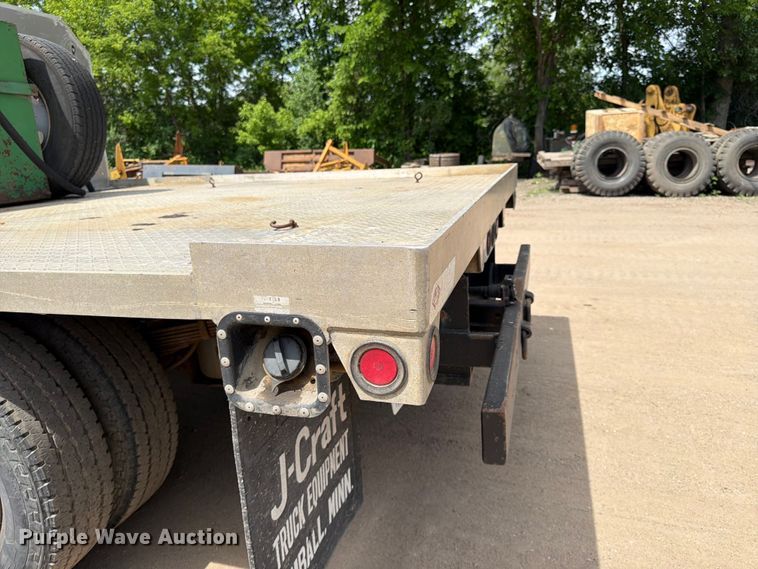 image for item FK0210 2004 Ford F350 Super Duty Crew Cab flatbed pickup truck