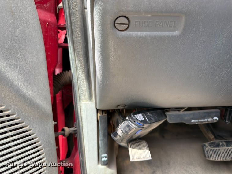 image for item FK0210 2004 Ford F350 Super Duty Crew Cab flatbed pickup truck