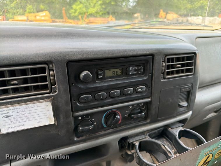 image for item FK0210 2004 Ford F350 Super Duty Crew Cab flatbed pickup truck