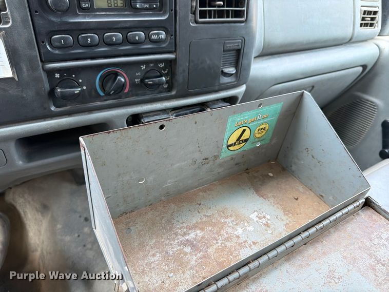 image for item FK0210 2004 Ford F350 Super Duty Crew Cab flatbed pickup truck