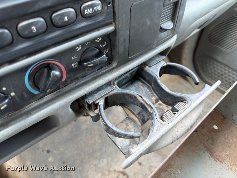image for item FK0210 2004 Ford F350 Super Duty Crew Cab flatbed pickup truck