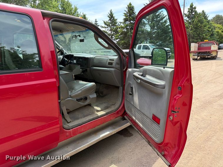image for item FK0210 2004 Ford F350 Super Duty Crew Cab flatbed pickup truck