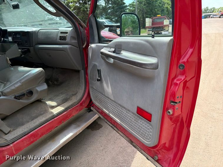image for item FK0210 2004 Ford F350 Super Duty Crew Cab flatbed pickup truck