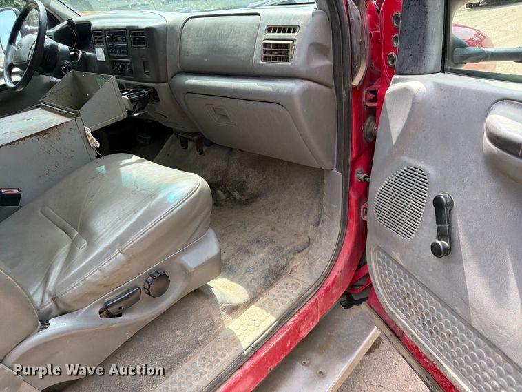 image for item FK0210 2004 Ford F350 Super Duty Crew Cab flatbed pickup truck