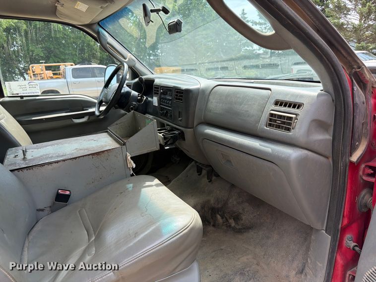 image for item FK0210 2004 Ford F350 Super Duty Crew Cab flatbed pickup truck