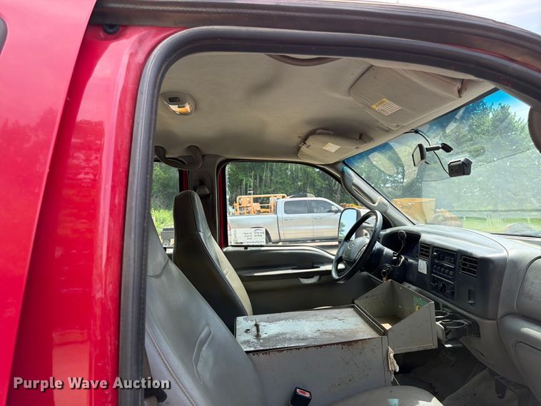 image for item FK0210 2004 Ford F350 Super Duty Crew Cab flatbed pickup truck