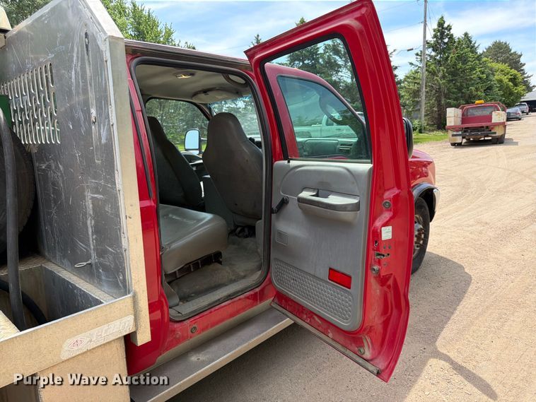 image for item FK0210 2004 Ford F350 Super Duty Crew Cab flatbed pickup truck