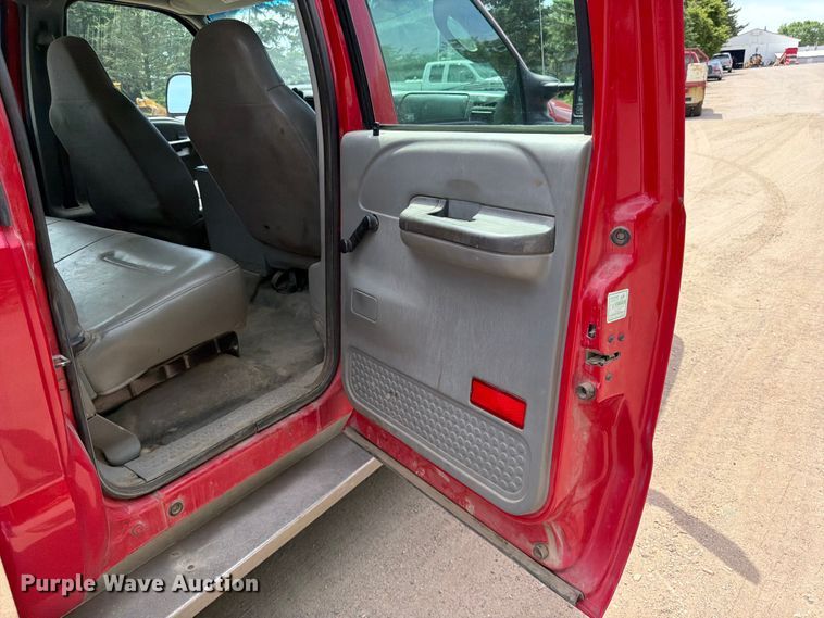 image for item FK0210 2004 Ford F350 Super Duty Crew Cab flatbed pickup truck