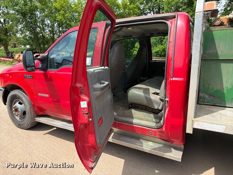 image for item FK0210 2004 Ford F350 Super Duty Crew Cab flatbed pickup truck