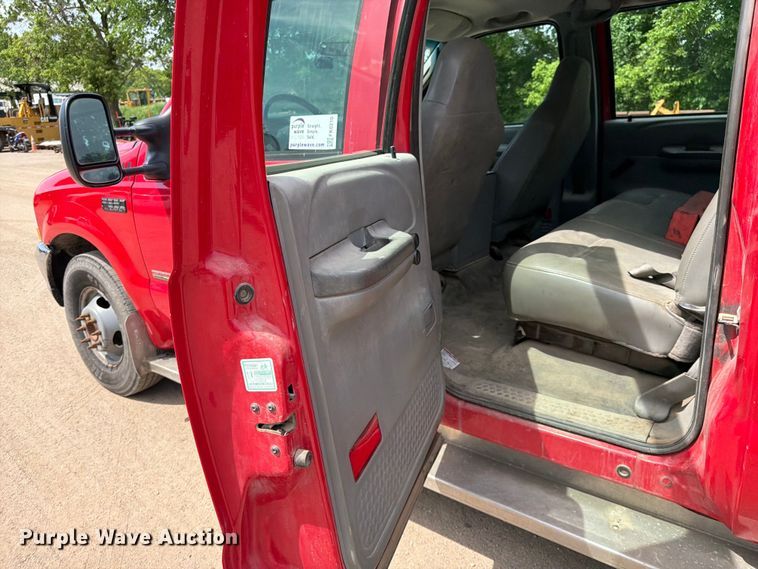 image for item FK0210 2004 Ford F350 Super Duty Crew Cab flatbed pickup truck