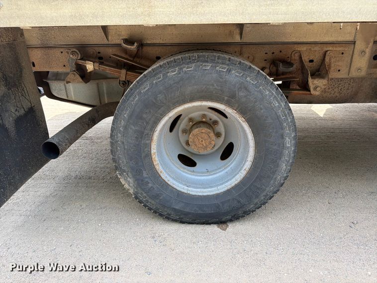 image for item FK0210 2004 Ford F350 Super Duty Crew Cab flatbed pickup truck