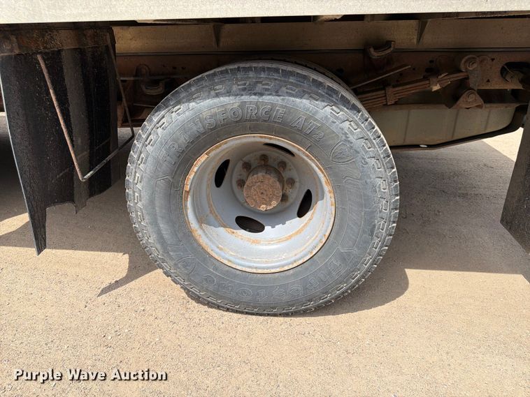 image for item FK0210 2004 Ford F350 Super Duty Crew Cab flatbed pickup truck
