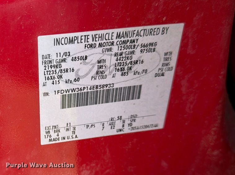 image for item FK0210 2004 Ford F350 Super Duty Crew Cab flatbed pickup truck