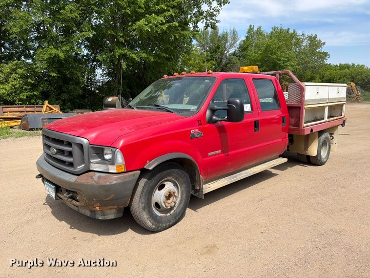 2004 Ford F350 Super Duty Crew Cab flatbed pickup truck