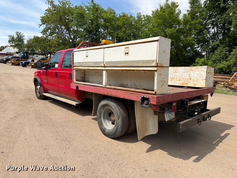 image for item FK0211 2004 Ford F350 Super Duty Crew Cab flatbed pickup truck