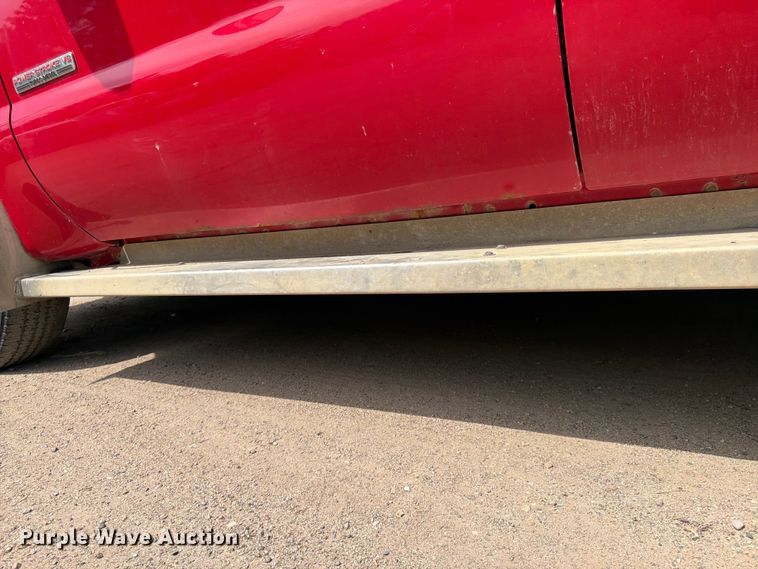image for item FK0211 2004 Ford F350 Super Duty Crew Cab flatbed pickup truck