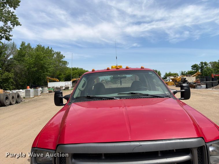 image for item FK0211 2004 Ford F350 Super Duty Crew Cab flatbed pickup truck