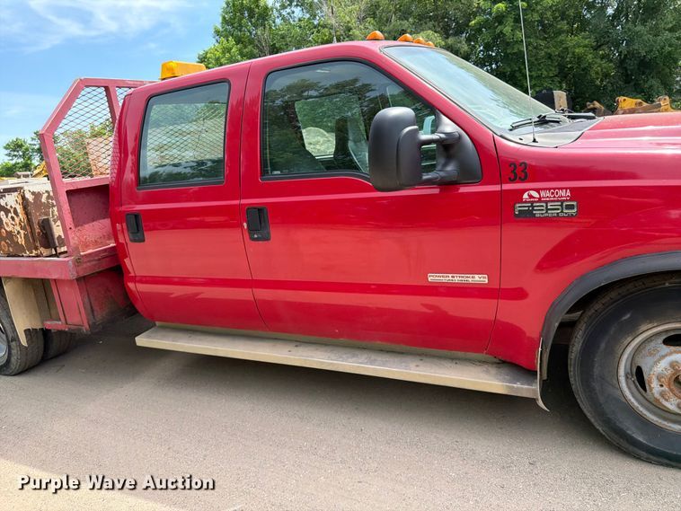 image for item FK0211 2004 Ford F350 Super Duty Crew Cab flatbed pickup truck