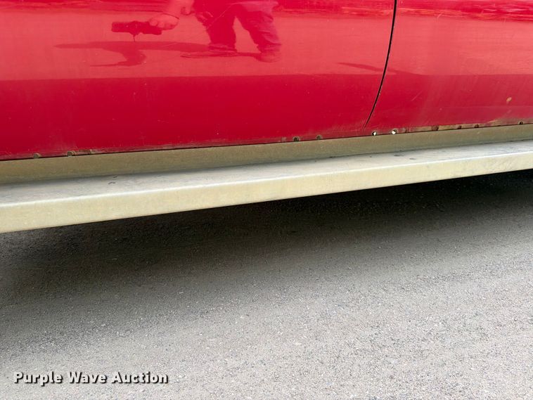 image for item FK0211 2004 Ford F350 Super Duty Crew Cab flatbed pickup truck