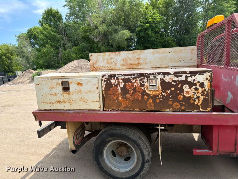 image for item FK0211 2004 Ford F350 Super Duty Crew Cab flatbed pickup truck