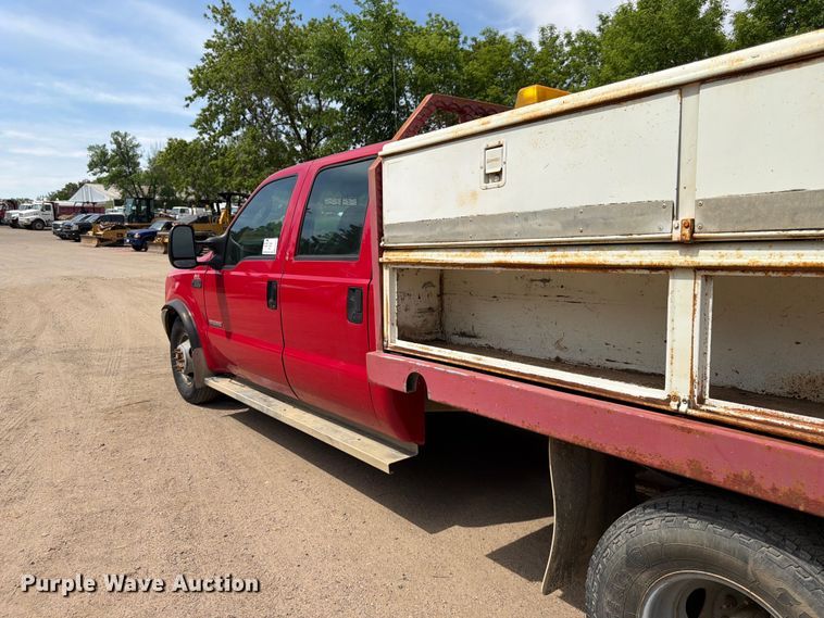 image for item FK0211 2004 Ford F350 Super Duty Crew Cab flatbed pickup truck